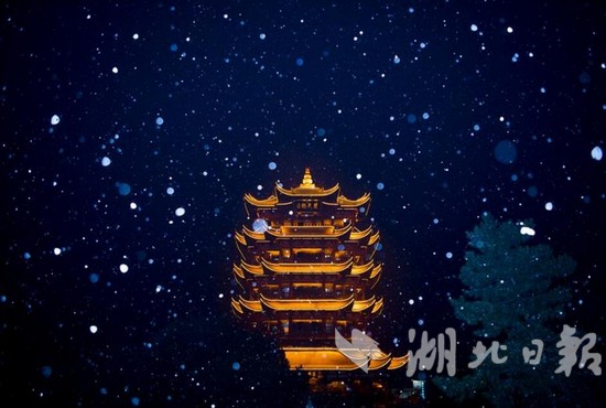 大雪紛飛中的黃鶴樓，美呆了！（組圖）