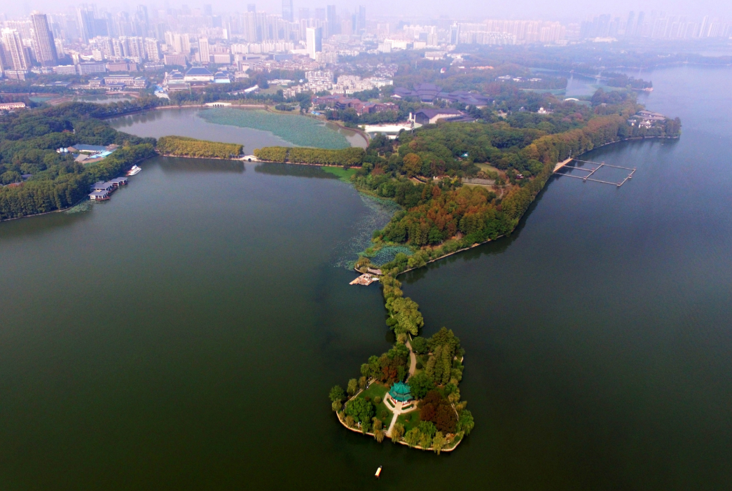 又到秋色斑斕時，東湖美景醉游人（組圖）