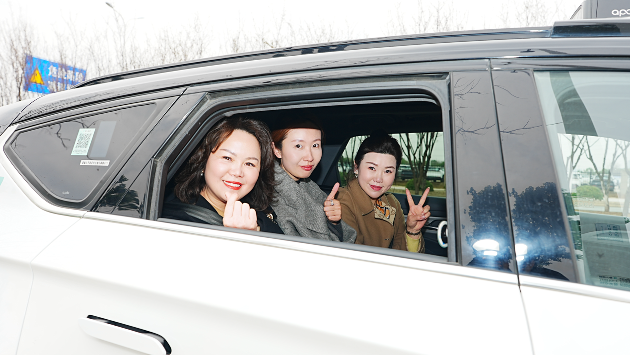 武漢婦聯(lián)聯(lián)動(dòng)蘿卜快跑啟動(dòng)"安心出行計(jì)劃" 打造全場(chǎng)景女性關(guān)懷樣本(圖3)